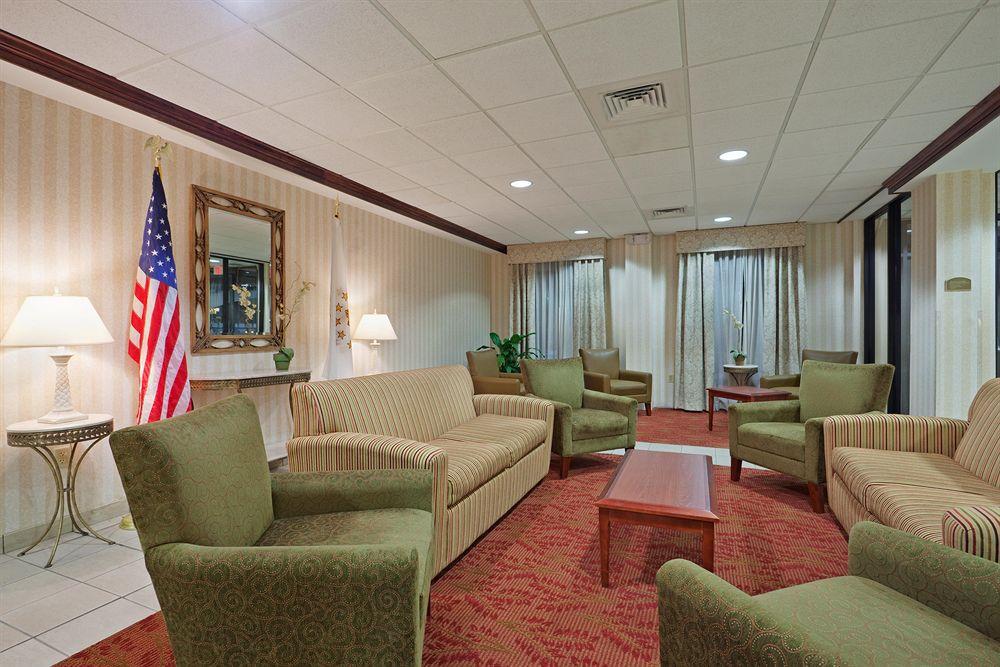 Holiday Inn Express Hotel & Suites Providence-Woonsocket By Ihg Интерьер фото