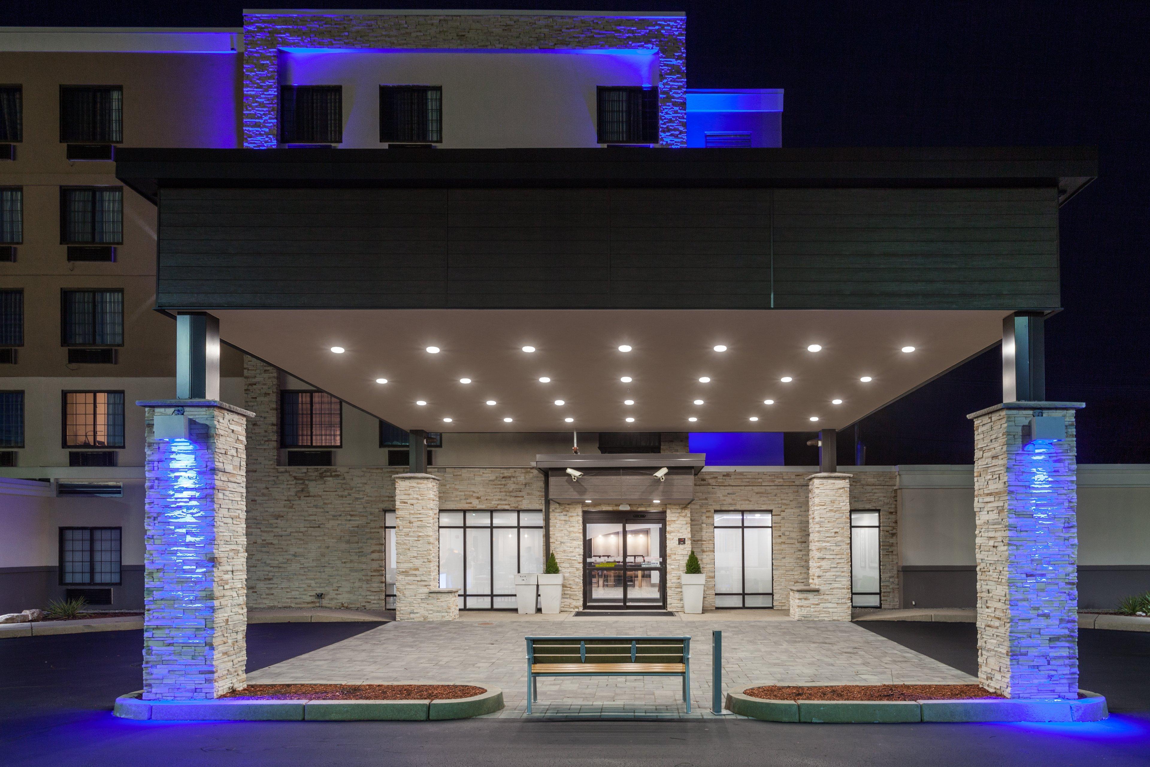 Holiday Inn Express Hotel & Suites Providence-Woonsocket By Ihg Экстерьер фото
