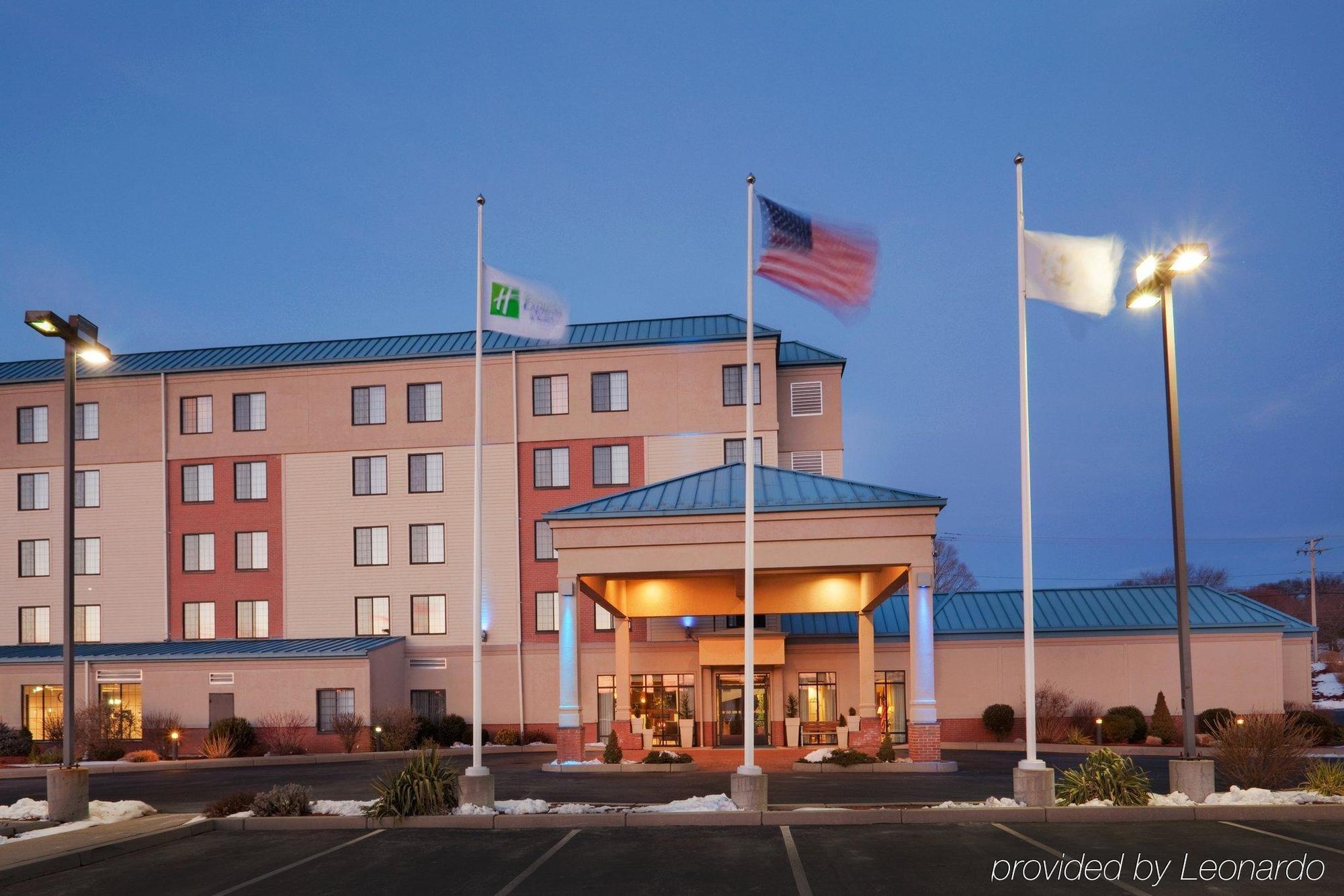 Holiday Inn Express Hotel & Suites Providence-Woonsocket By Ihg Экстерьер фото