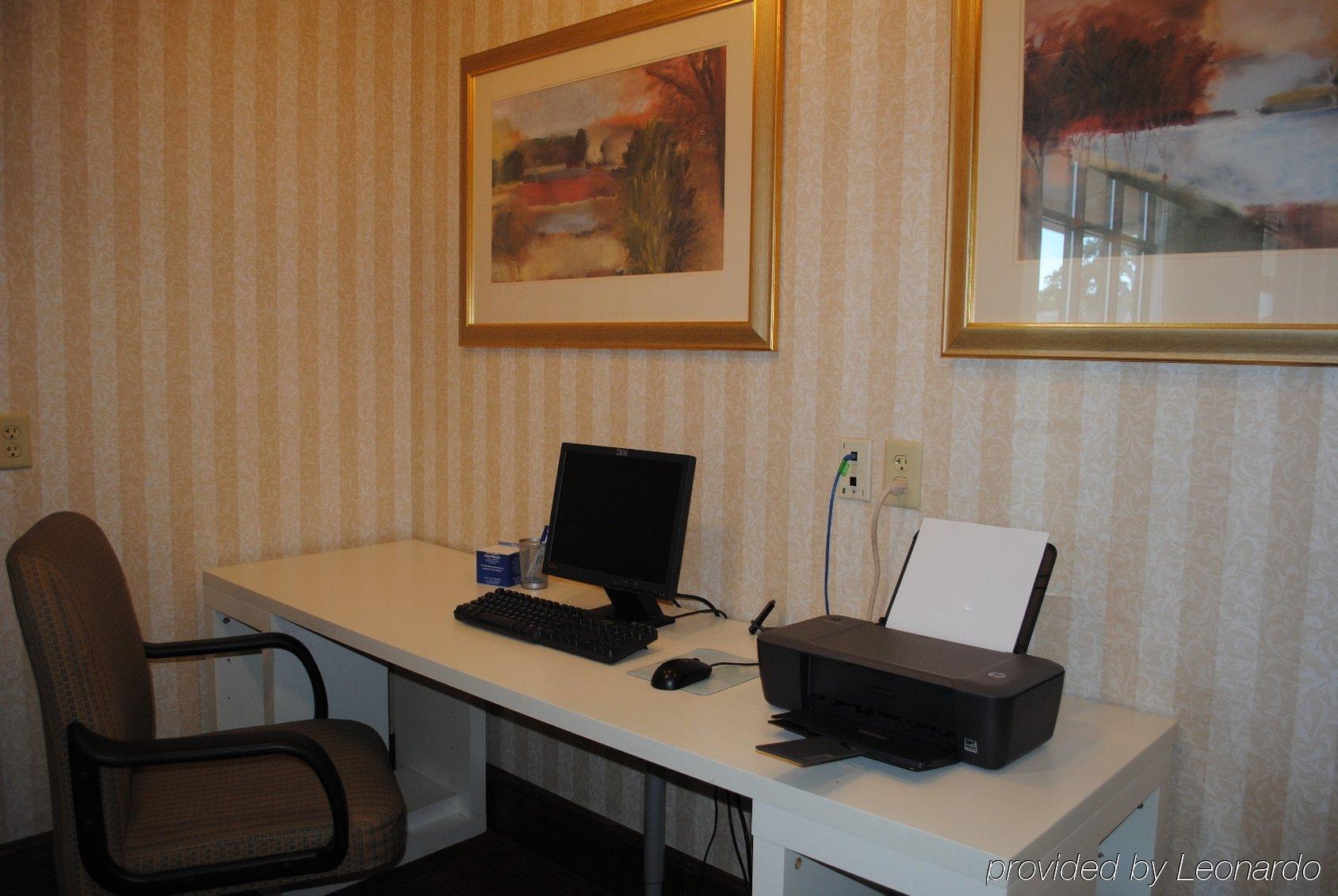 Holiday Inn Express Hotel & Suites Providence-Woonsocket By Ihg Бизнес фото