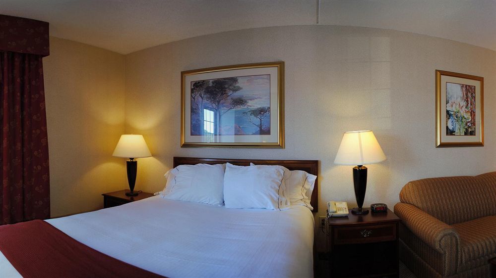Holiday Inn Express Hotel & Suites Providence-Woonsocket By Ihg Экстерьер фото