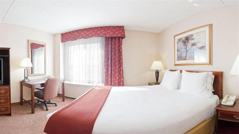 Holiday Inn Express Hotel & Suites Providence-Woonsocket By Ihg Экстерьер фото