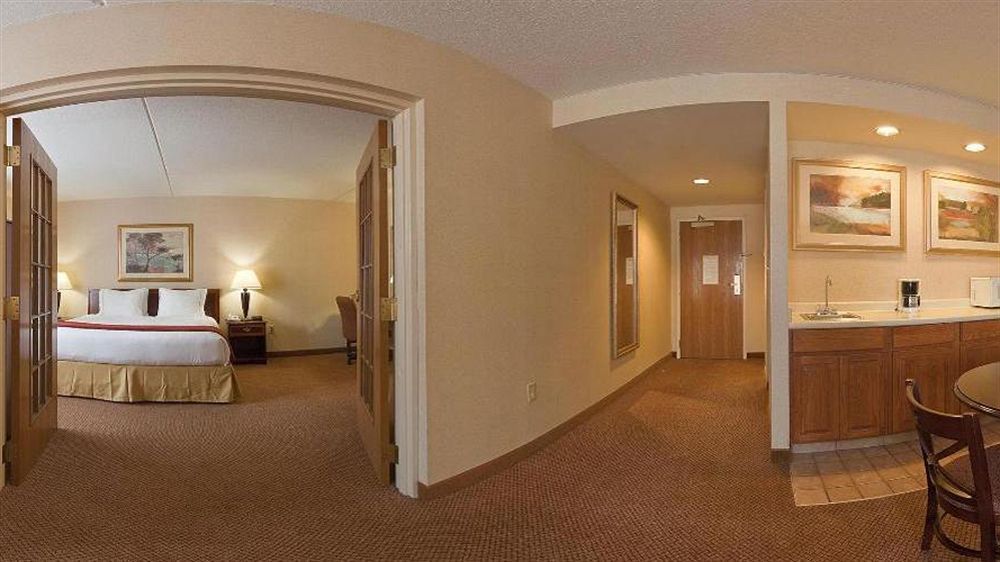 Holiday Inn Express Hotel & Suites Providence-Woonsocket By Ihg Экстерьер фото