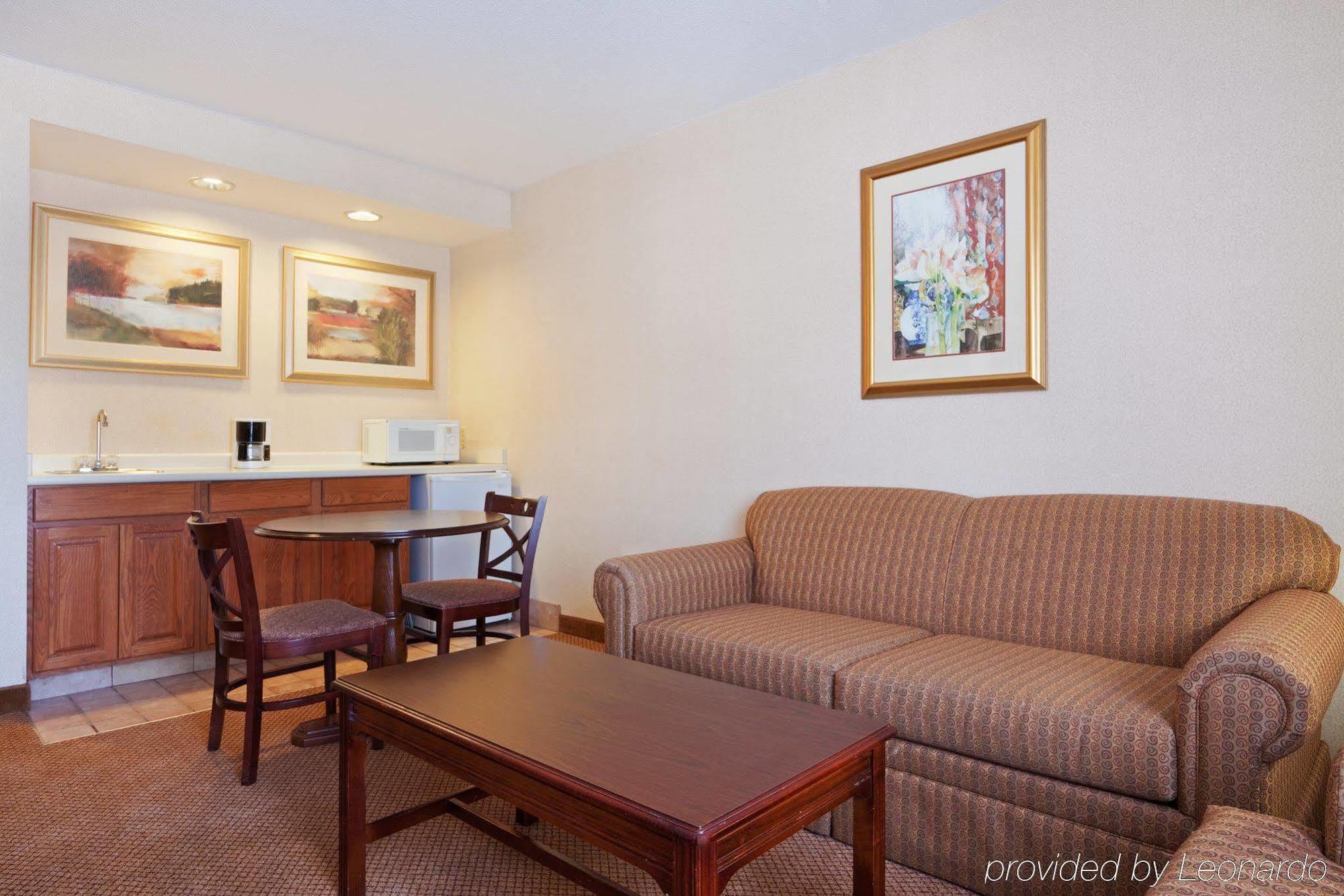 Holiday Inn Express Hotel & Suites Providence-Woonsocket By Ihg Номер фото
