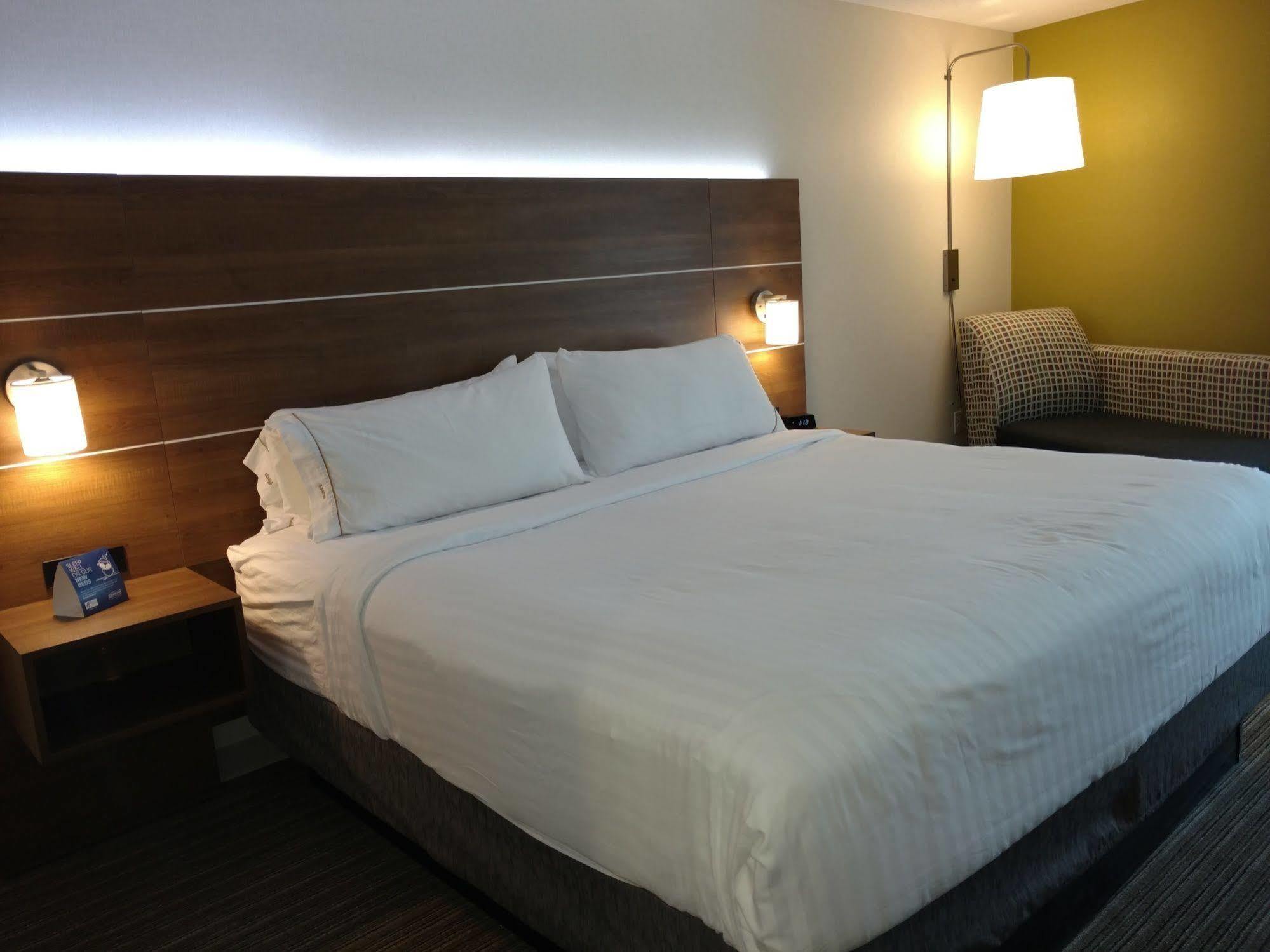 Holiday Inn Express Hotel & Suites Providence-Woonsocket By Ihg Экстерьер фото