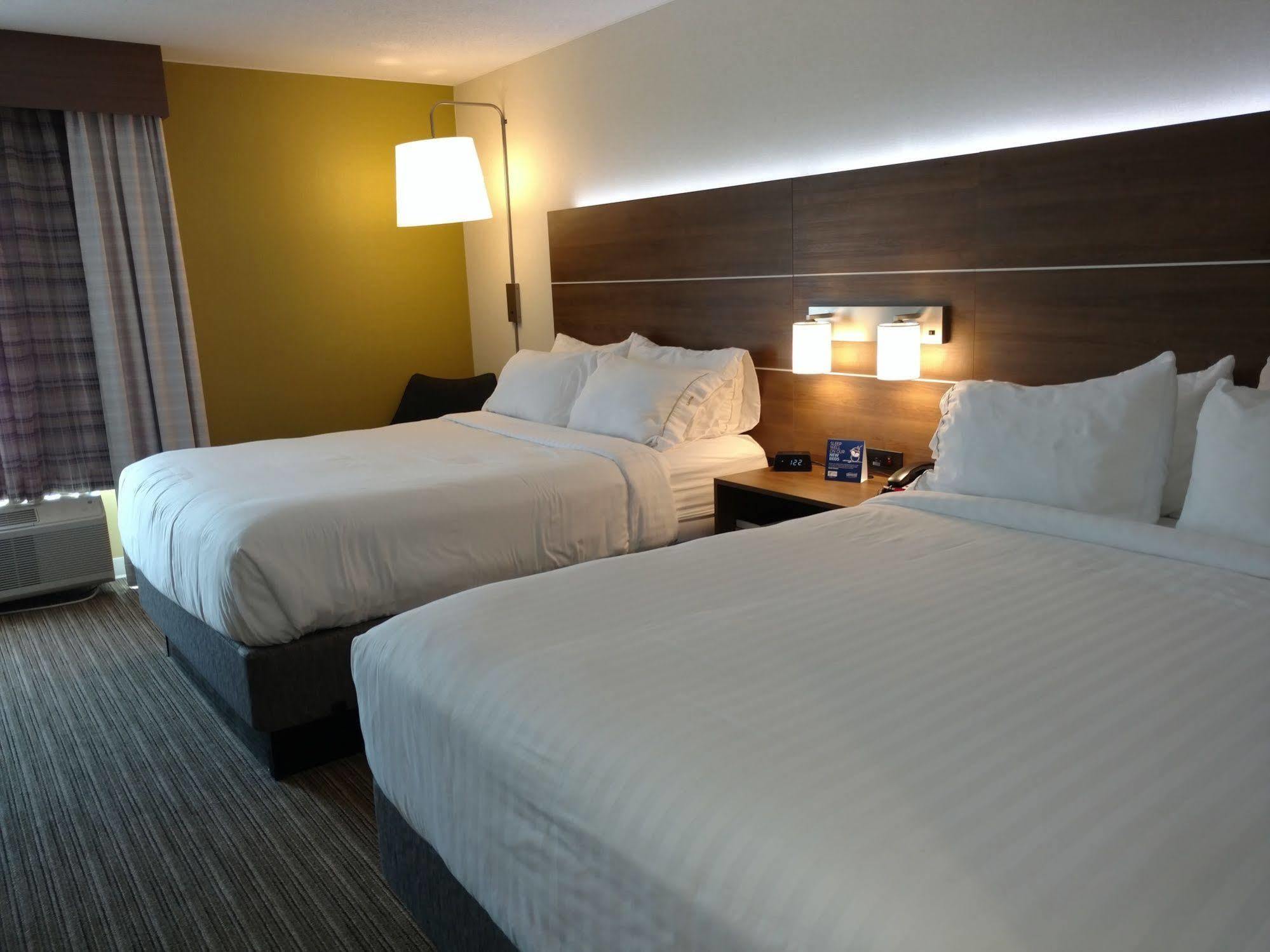 Holiday Inn Express Hotel & Suites Providence-Woonsocket By Ihg Экстерьер фото