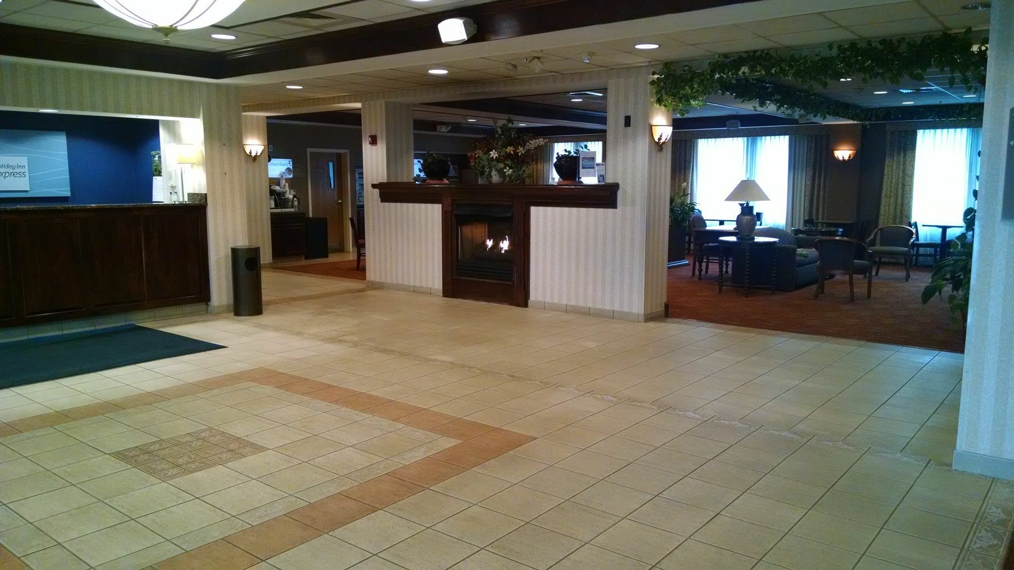 Holiday Inn Express Hotel & Suites Providence-Woonsocket By Ihg Экстерьер фото