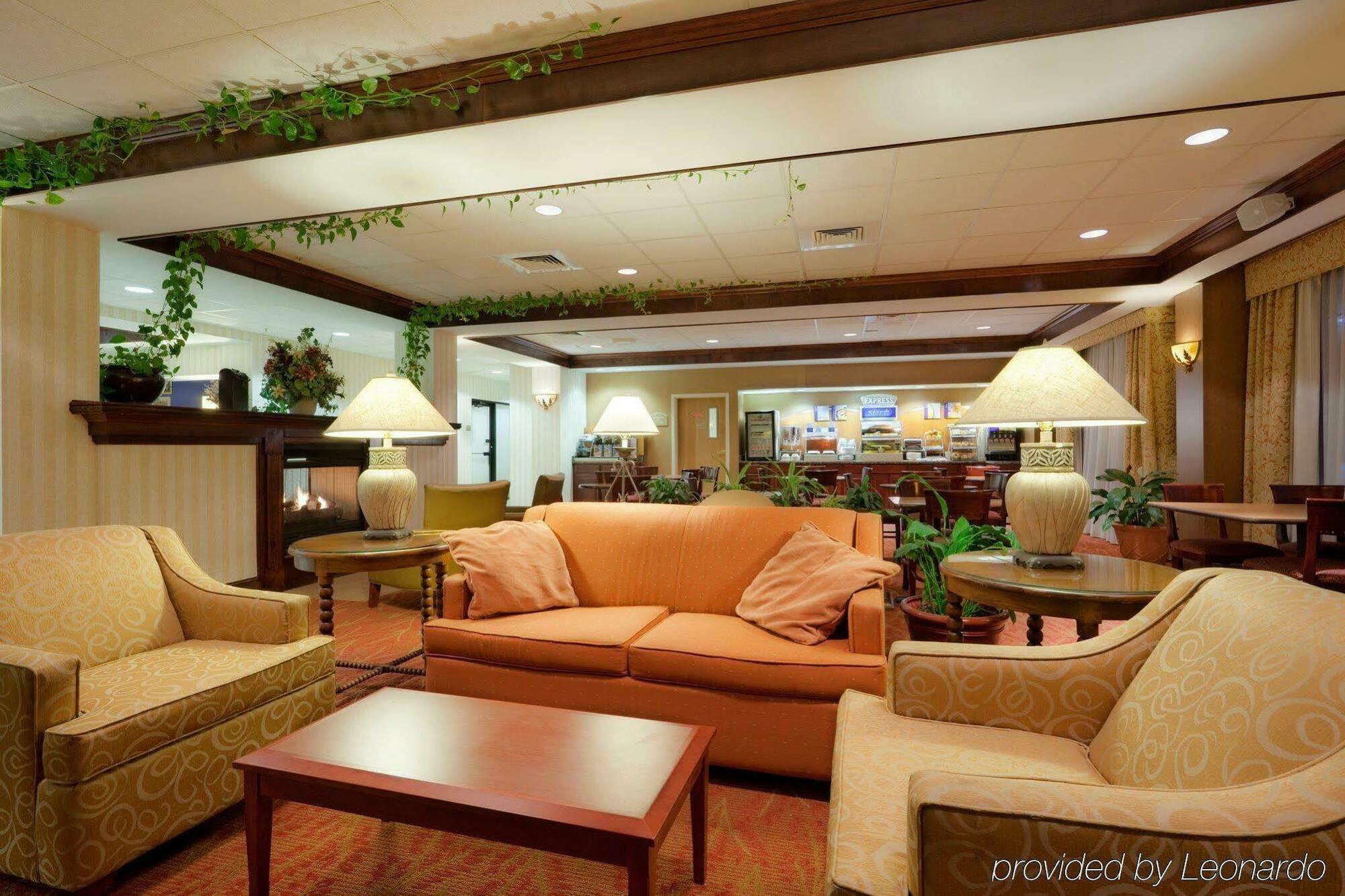 Holiday Inn Express Hotel & Suites Providence-Woonsocket By Ihg Экстерьер фото