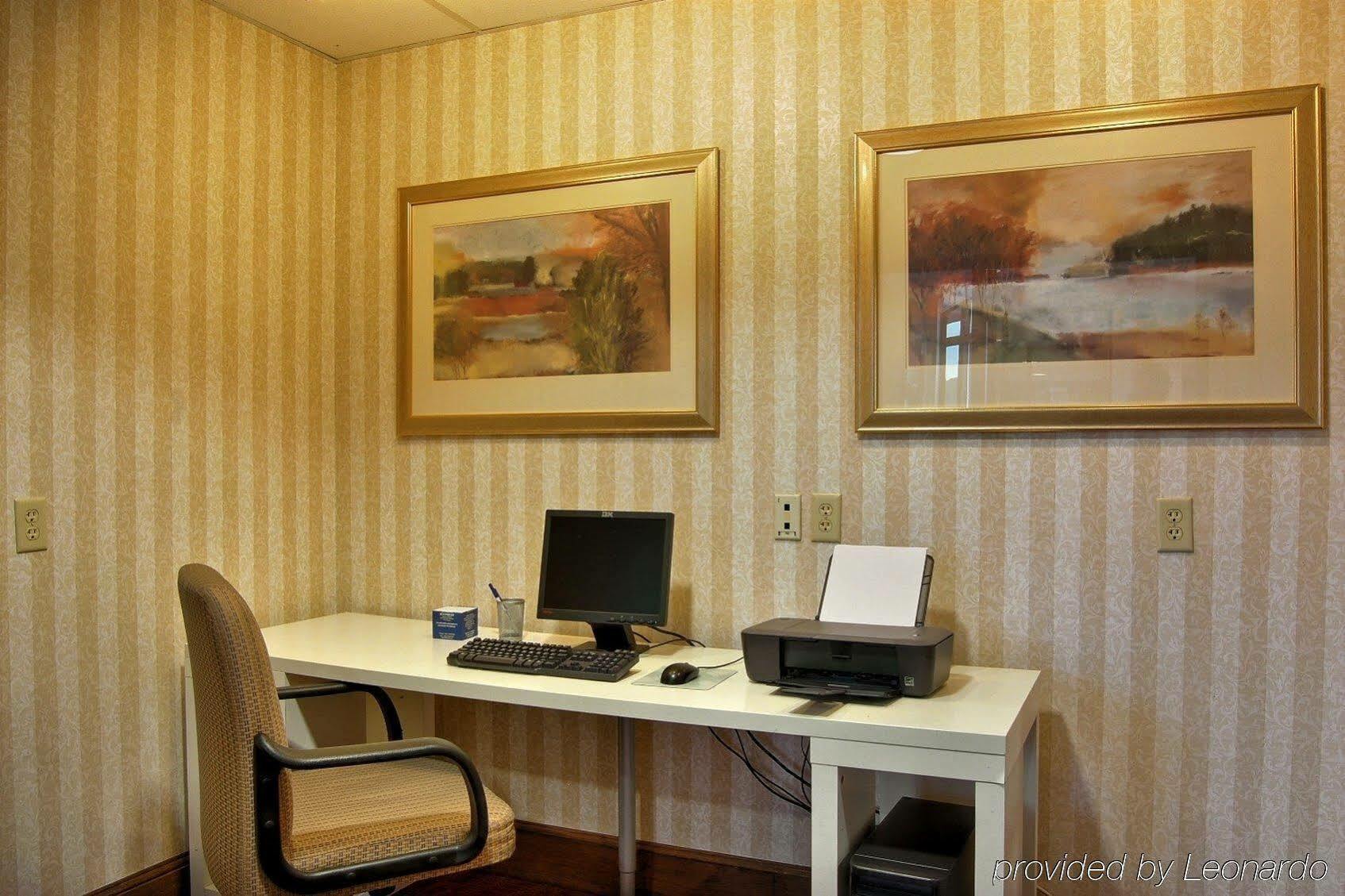 Holiday Inn Express Hotel & Suites Providence-Woonsocket By Ihg Бизнес фото